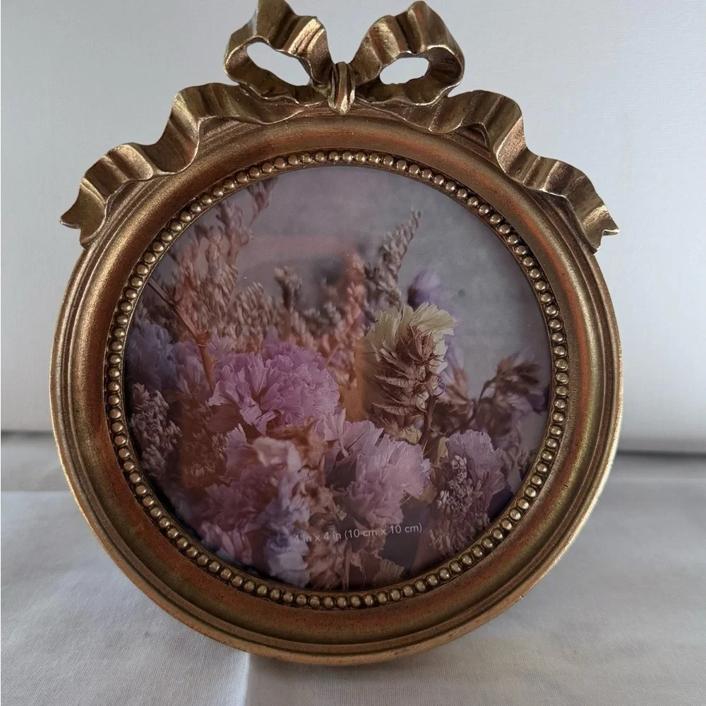 Elegant Gold  Frame bow on top round for 4”x4” photo